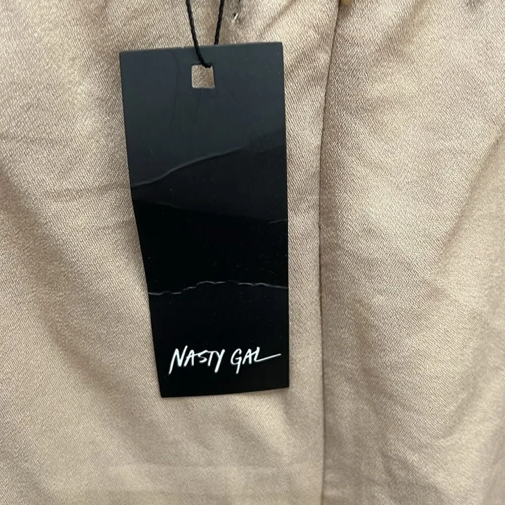 Nasty Gal Khaki Beige Pants Romper Scoop Neck Sleeveless Wide Leg Cut Out Back - Picture 10 of 17
